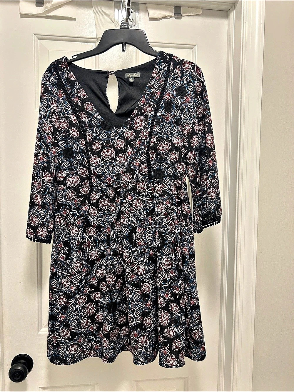 Lily Rose Floral Mini Dress in Black & Blue Size small.